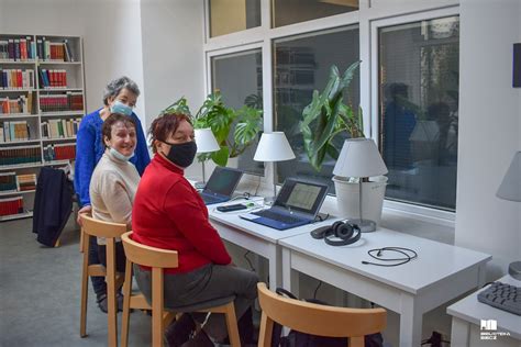 Zaj Cia Komputerowe Dla Senior W Biblioteka Biecz