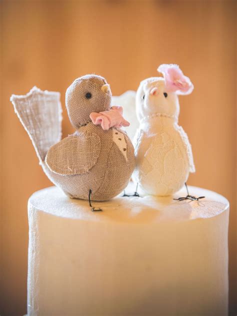 30 Animal Wedding Cake Toppers To Complement Your Wild Side