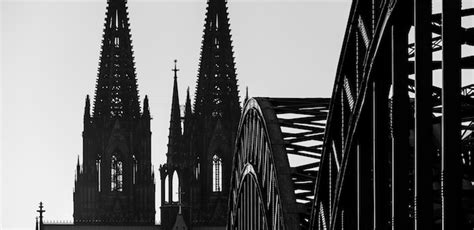 Silhueta Da Catedral De Col Nia Em Cores Preto E Branco Foto Premium