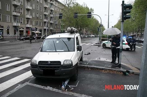 Incidente Stradale In Viale Fulvio Testi Bennati