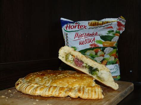 Przepis Calzone Z Warzywami Szynk Parme Sk I Parmezanem Przepis