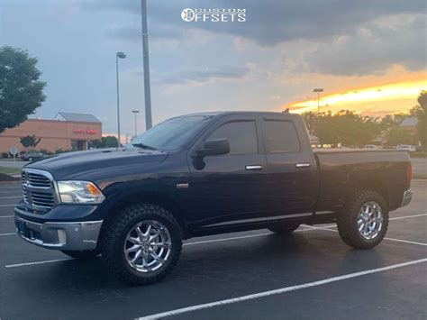 2014 Ram 1500 With 20x9 12 XD Badlands And 35 12 5R20 Comforser Cf3000