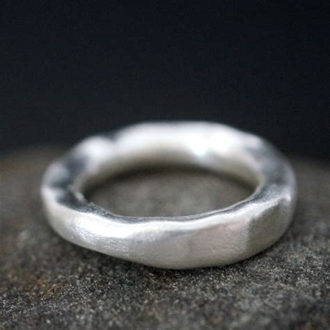 10 Stunning Silver Wedding Bands For Him