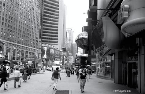 Passeggiando Tra La Gente Nel Cuore Della Grande Mela New York IL