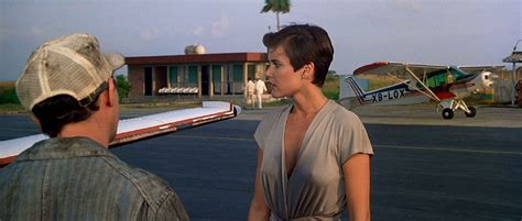 Carey Lowell Nua Em Licence To Kill