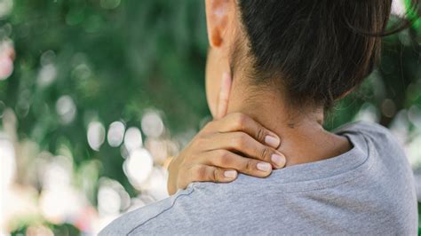 Nackenschmerzen Ursachen Und Behandlung Gesund Bund De