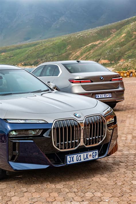 2023 Bmw 740i Two Tone Looks Intriguing In Oxide Grey And Tanzanite Blue