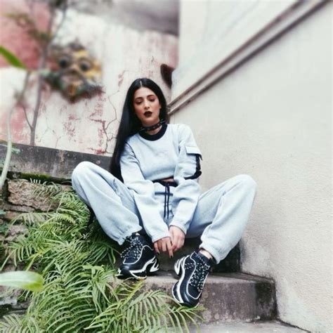 Shruti Haasan Hot Photoshoot Telugubulletin