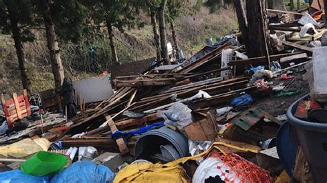 Crews clear homeless camp in North Portland | KATU