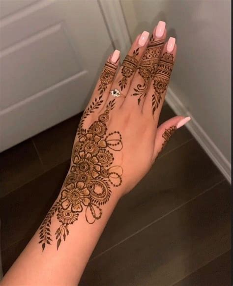 Épinglé par chocovanille18 natural sur henna art designs en 2022