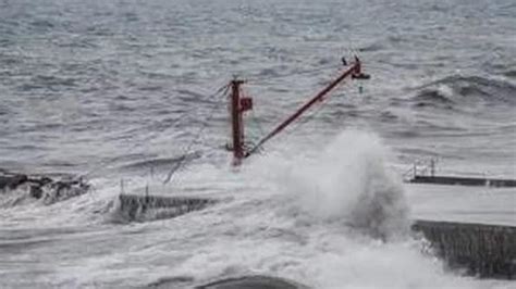 Liguria Avviso Di Arpal Per Domenica Vento Di Burrasca Forte Su