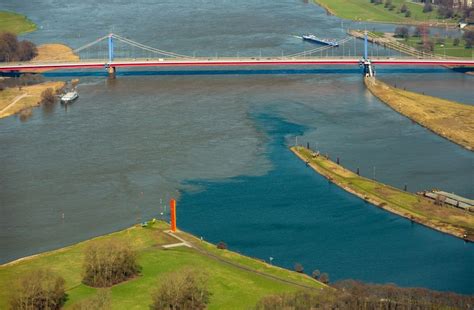 Luftaufnahme Duisburg Uferbereiche Mit Durch Hochwasser Pegel