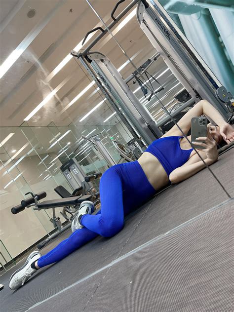 L Quy N Khoe Nh Di N Bikini C C G I C M Nh Ng C D N M Ng L I Ch Nh Ng Chi Ti T B T Th Ng