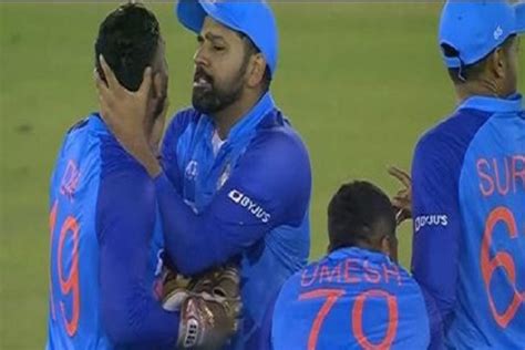 IND Vs AUS Rohit Sharma Scolds Dinesh Karthik Video Goes Viral