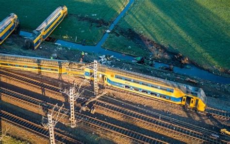 Trens De Carga E De Passageiros Colidem Na Holanda Misto Brasil