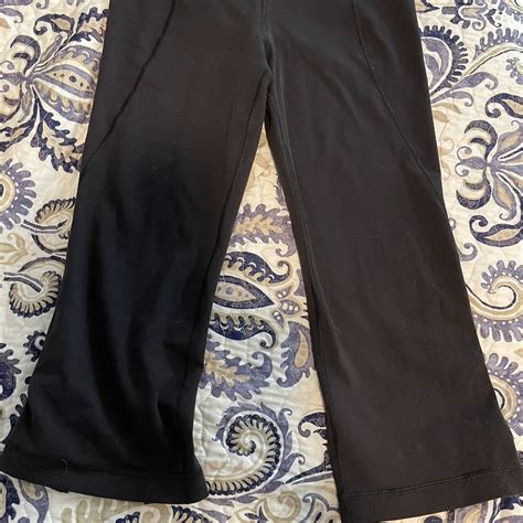 Lululemon Capri gather and flow leggings size 6.... - Depop