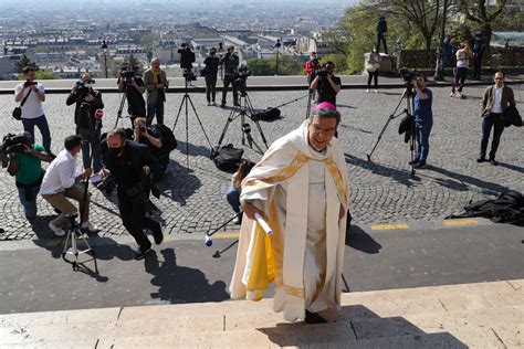 Ex arcebispo de Paris é investigado pela justiça francesa por abuso