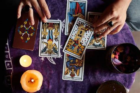 Tarot De 3 Cartas Tirada Gratis Futuro Presente Y Pasado Futooro