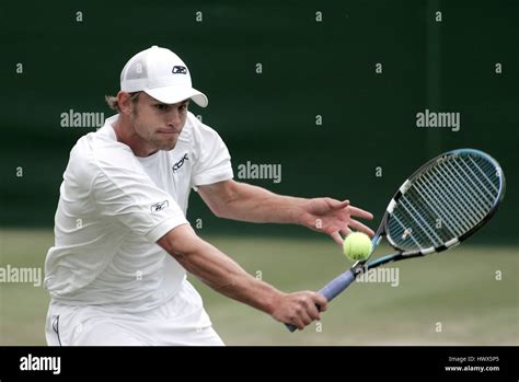 ANDY RODDICK WIMBLEDON CHAMPIONSHIPS 2004 WIMBLEDON LONDON ENGLAND 25 June 2004 Stock Photo - Alamy