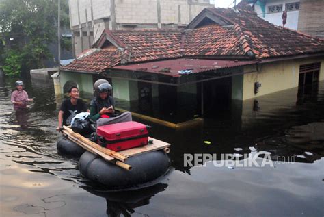 Banjir Kudus Meluas Ratusan Warga Mengungsi Republika Online