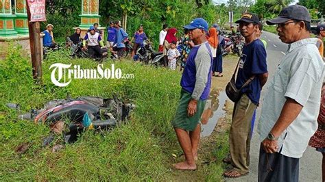 Kronologi Kecelakaan Maut Pikap Vs Motor Vario Di Gesi Sragen Tewaskan