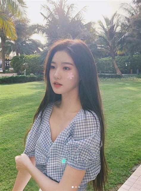 Lộ diện hot girl Instagram nổi tiếng nhất châu Á khiến netizen mê đắm Người đẹp Việt Giải Trí