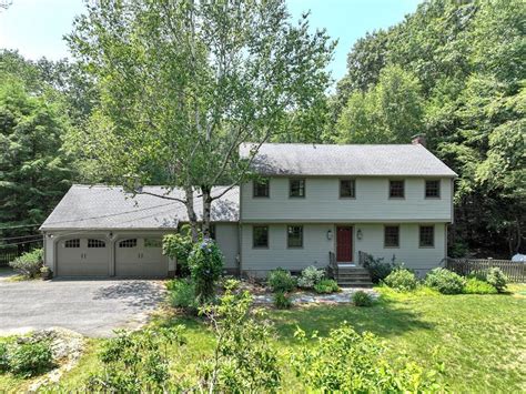 36 Country Club Rd Dedham Ma 02026 Mls 73137396 Redfin