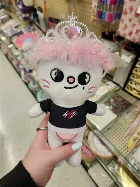 #skzoo #jiniret #skz #straykids #hyunjin | Hello kitty, Skz in cute, Kids