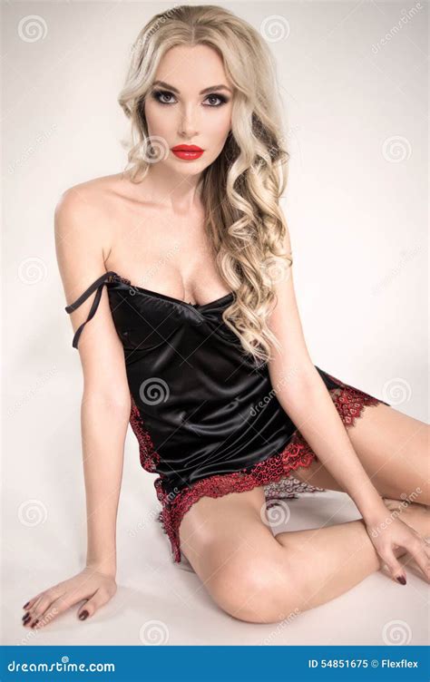 Femme Blond Sexy Dans La Lingerie Noire Image Stock Image Du Noir Lingerie 54851675