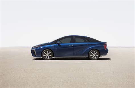 Toyota Fuel Cell Vehicle Shortlisted for New Car Honour