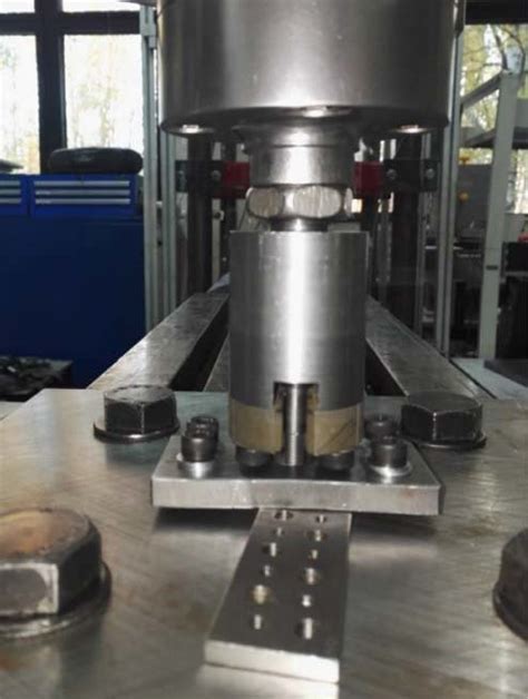 Axial Tensile Test Setup For Internal Thread Stripping Forces