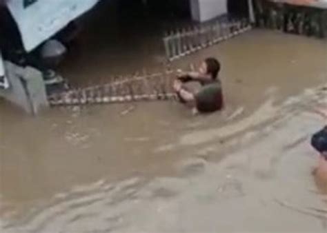 Sejumlah Titik Di Kota Manado Terendam Banjir Akibat Hujan Deras