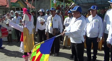 Marasabessy Lepas Pawai Ta Aruf Mtq Xxx Tingkat Kabupaten Maluku Tengah