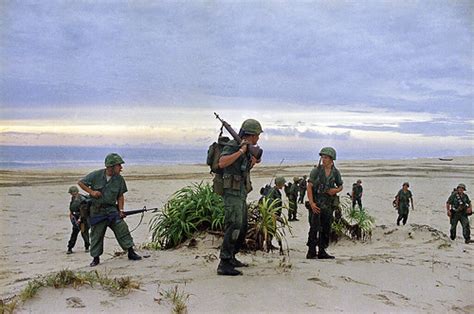 Vietnam War 1967 U S Marines Move Across Sandy Beach Area Flickr