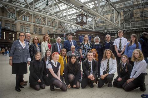 Holocaust Survivor98 Shares Story With Pupils At Glasgow Central