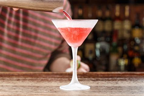 How To Make A Cosmo The Right Way Wine Enthusiast