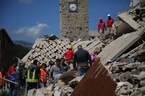 Terremoto Centro Italia Diretta 250 Morti Vigili Continuano A