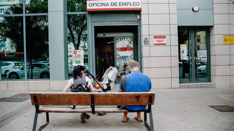 Agosto negro para el empleo el paro crece en más de 40 000 personas y