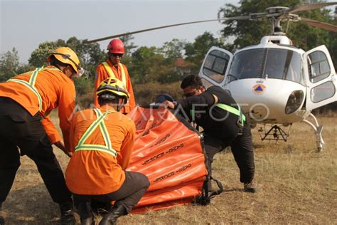 Kebakaran Hutan Dan Lahan Gunung Arjuno Meluas Antara Foto