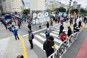 Insólito los piqueteros marchan en cuarentena para garantizar la