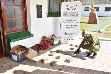 Gendarmes efectúan la apertura de dos encomiendas y hallan 24 kilos de