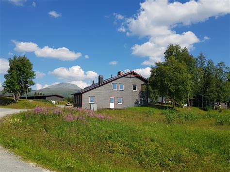 Stor och bekväm stuga i natursköna Borgafjäll Qasa