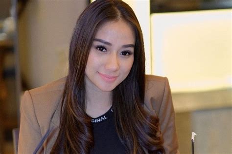 Nekat Dinikahi Pria Beristri Karena Terdesak Ekonomi Artis Cantik Ini