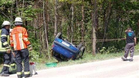 Missglücktes Überholmanöver Auto überschlägt sich bei Oberschleißheim