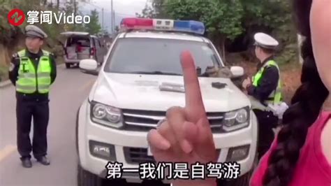 自驾游因“人货混装”被拦下引发热议，博主被交警人性化执法新浪新闻