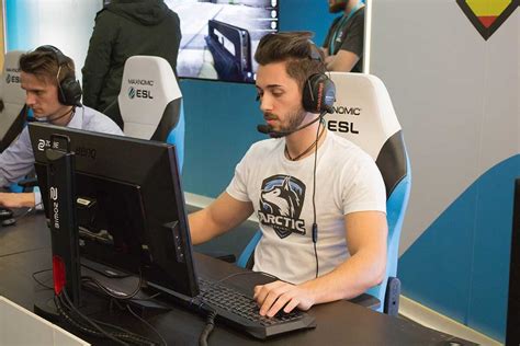 Los Mejores Equipos De Csgo Configuran La Esl Masters