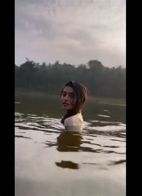 Actress Priya Warrier hot photos gone viral on social media ನದಯಲಲ ಮದದದ ನಟ ಪರಯ