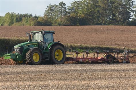 John Deere 7930 Tractor With A Kverneland 6 Furrow Plough Flickr