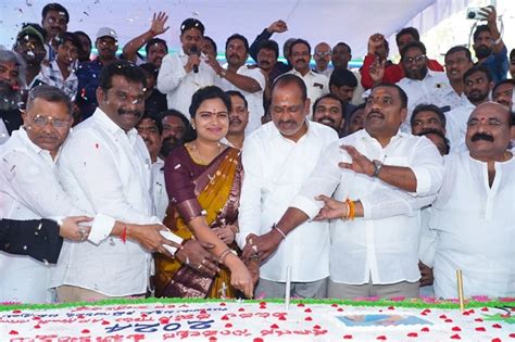 మర భయపడత భయపడ రక కద నన YSR Congress Party