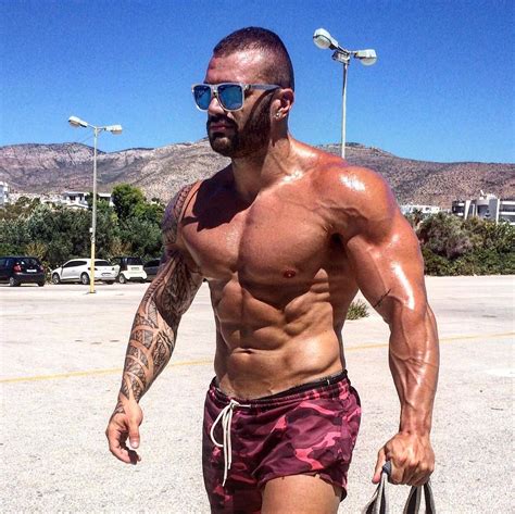 Greek Bodybuilders Νικόλας Μιχαλόγλου Greek amateur bodybuilder Nikolas Michaloglou